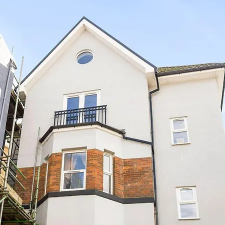 Coastal Charm Townhouse: Renovated 3-Bedroom with Parking-3