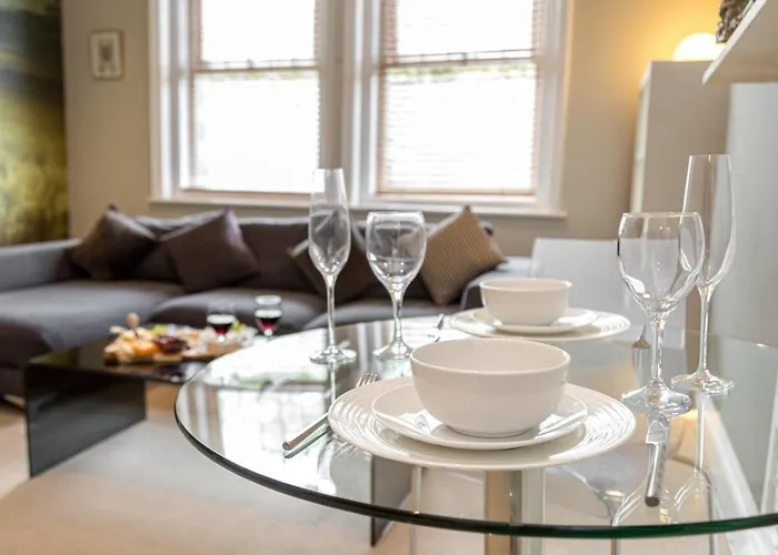 Cosy Urban Oasis - Quirky 2-Bed Town Centre