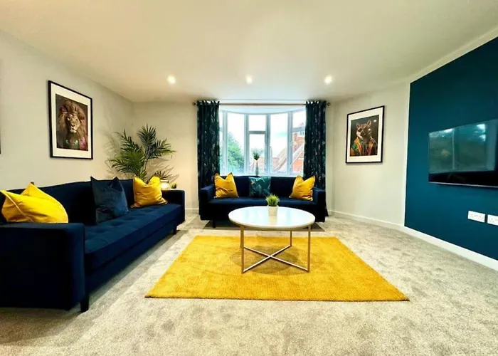 Ground Floor - Near The Beach - 3 Bedroom - New